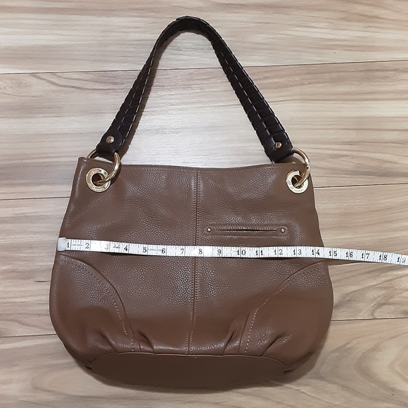 B. Makowsky Brown Leather Shoulder Bag. - Picture 14 of 15